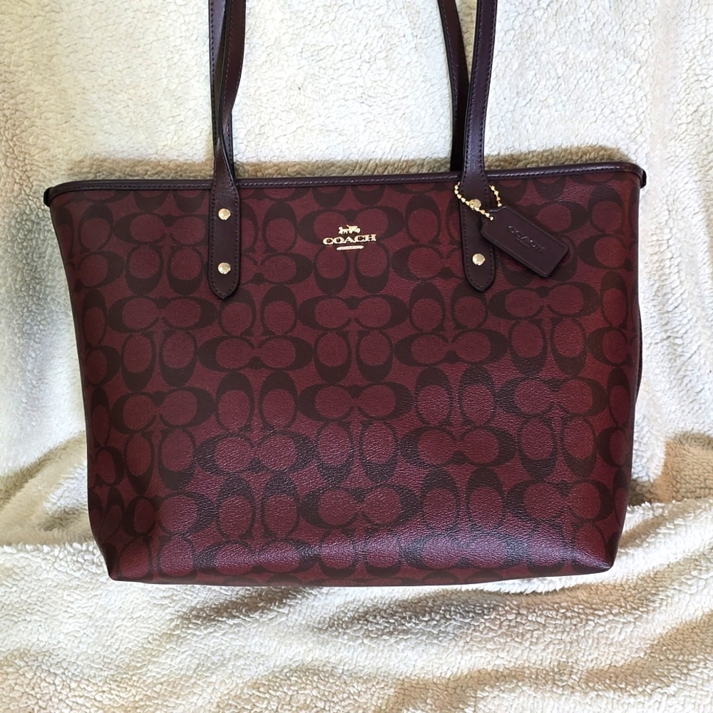 COACH FULLY ZIP UP TOTE